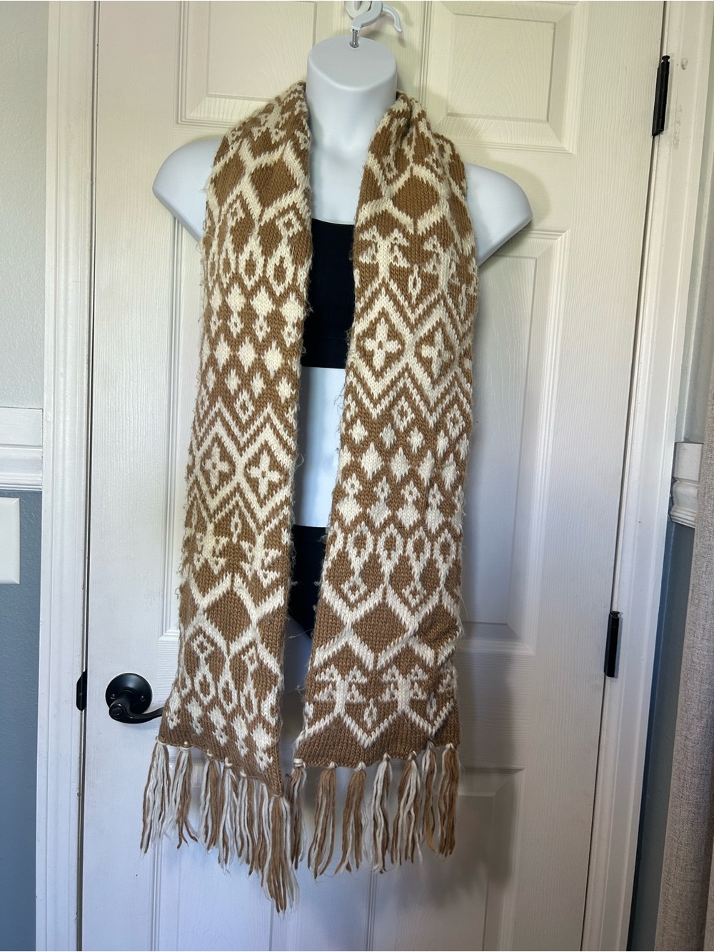 Old Navy Tan & Cream Fair Isle Knit Scarf – One Size